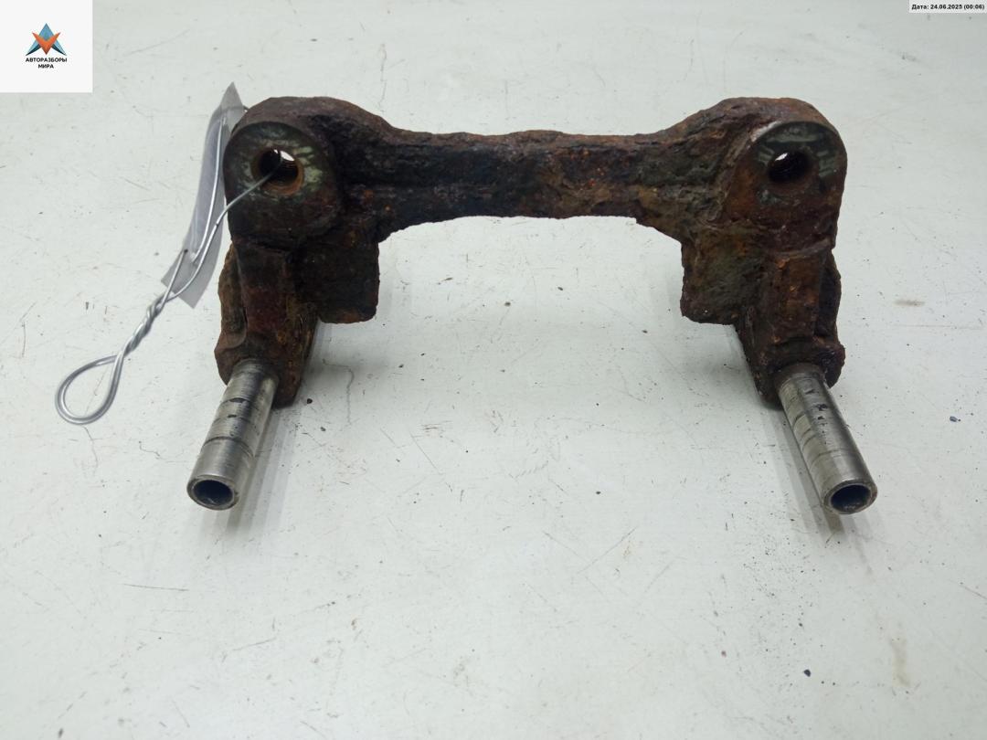 скоба суппорта Nissan Primera P12 2002, 2.0 л., бензин, МКПП, зелёный, хетчбэк 5 дв. - фото №1