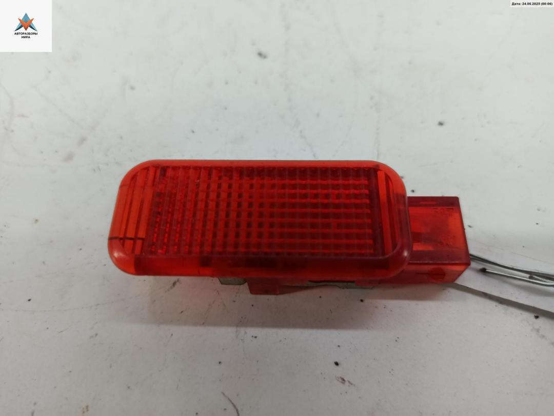 фонарь салона (плафон) Audi A4 B7 2005, 2.0 л., TFSI, бензин, АКПП, серый, универсал, 4B0947411 - фото №1