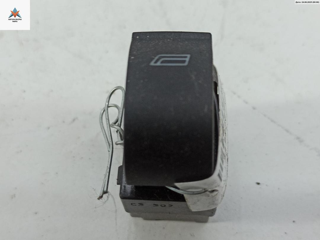 кнопка стеклоподъемника заднего правого Audi A6 4B/C5 1997, 1.8 л., Ti, бензин, МКПП, серый, седан, 4B0959855 - фото №1