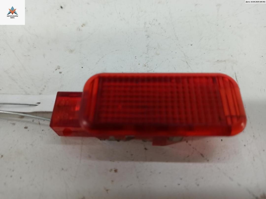 фонарь салона (плафон) Audi A4 B7 2005, 2.0 л., TFSI, бензин, АКПП, серый, универсал, 4B0947411 - фото №1