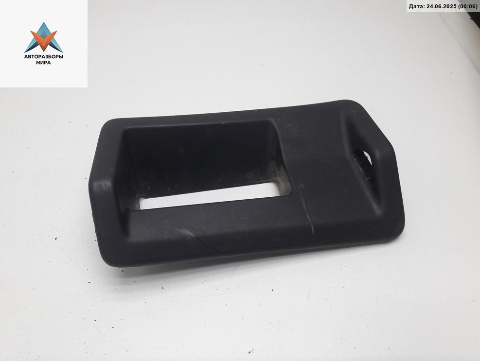 накладка декоративная Volkswagen Caddy 3 поколение 2005, 2.0 л., дизель, МКПП, белый, фургон, 2K0843188A - фото №1