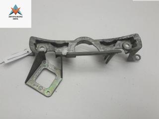 кронштейн (крепление) Volkswagen Polo 4 поколение [рестайлинг] 2005, 1.2 л., бензин, МКПП, серый, хетчбэк 3 дв., 6Q6827601B