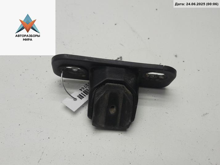 накладка двери (крышки) багажника Volkswagen Caddy 3 поколение 2005, 2.0 л., дизель, МКПП, белый, фургон, 2K0827679A - фото №1