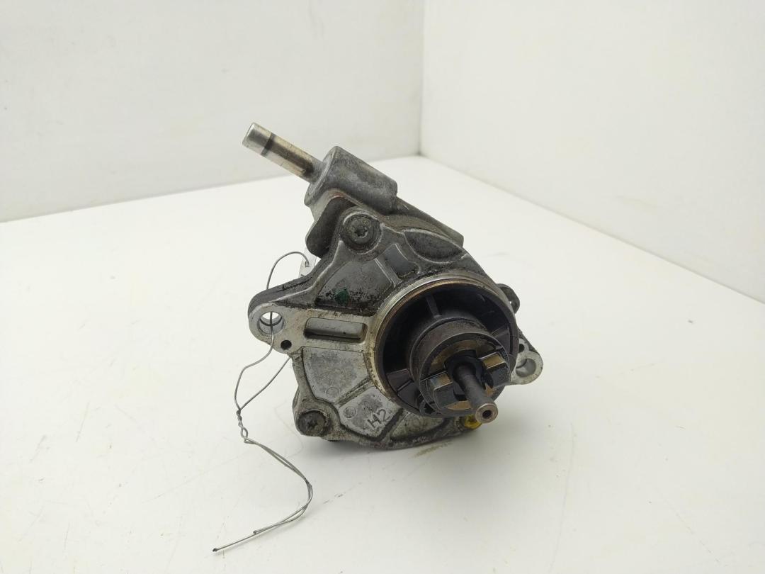 насос вакуумный Mercedes-Benz C W203 2001, 2.0 л., бензин, АКПП, синий, универсал, 1112300065