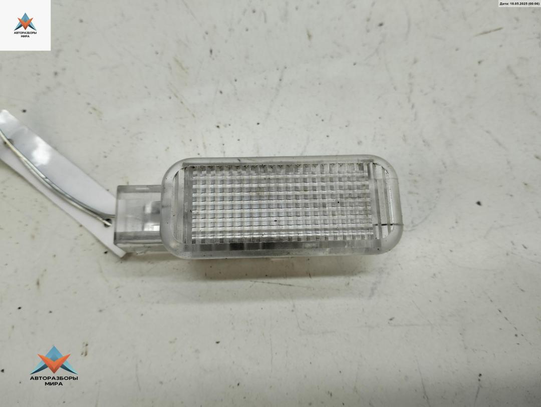 фонарь салона (плафон) Volkswagen Passat B5 1998, 1.8 л., бензин, МКПП, красный, универсал, 3B0947415 - фото №1