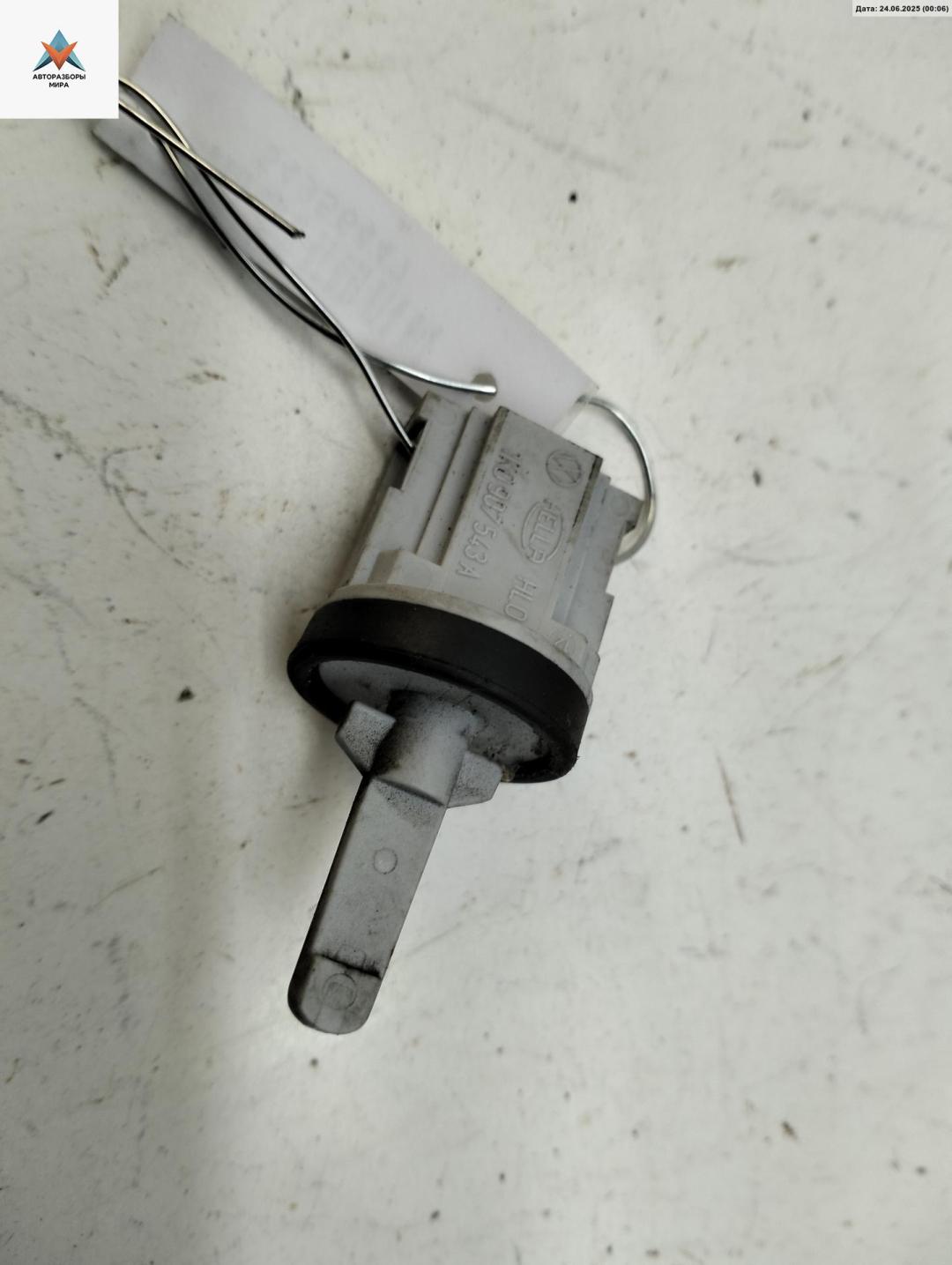 датчик температуры Volkswagen Touran 1 поколение 2004, 1.6 л., бензин, МКПП, серый, минивэн, 1K0907543A - фото №1