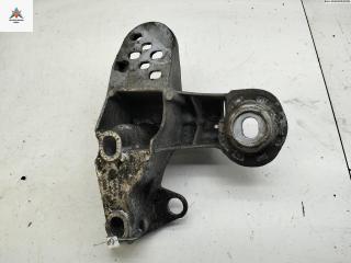 крепление стабилизатора / втулки стабилизатора Volkswagen Passat B5 1998, 1.6 л., бензин, МКПП, синий, универсал, 4B0199351B