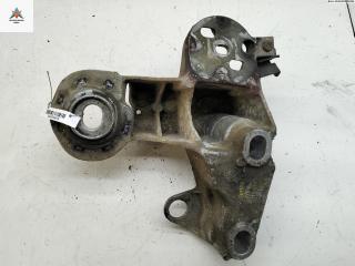 крепление стабилизатора / втулки стабилизатора Volkswagen Passat B5 1998, 1.8 л., бензин, МКПП, красный, универсал, 4B0199352B