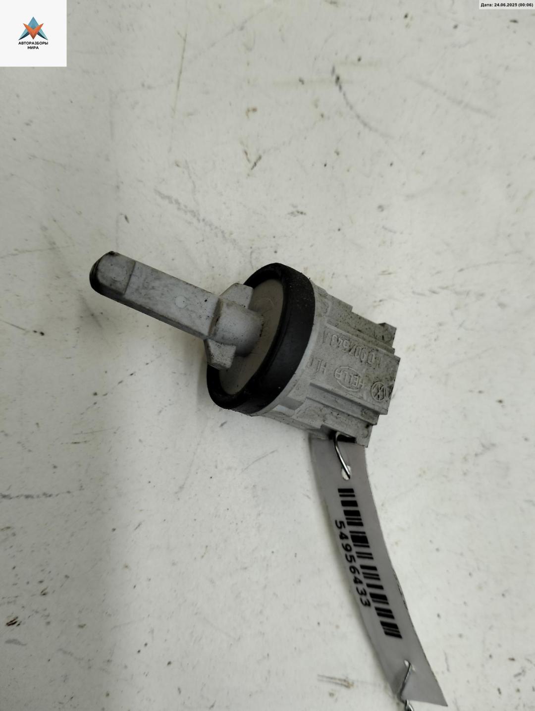 датчик температуры Volkswagen Golf 5 поколение 2004, 1.9 л., дизель, МКПП, серый, хетчбэк 5 дв., 1K0907543A - фото №1