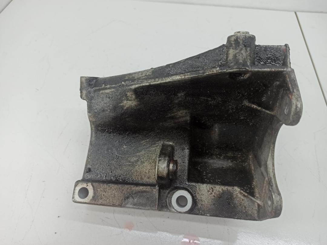 кронштейн гидроусилителя Audi A8 D2 1996, 4.2 л., бензин, АКПП, серый, седан, 077260885E