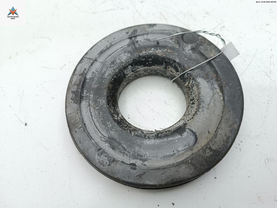 Проставка под пружину переднюю Audi A4 B5 1997, 1.6 л., бензин, МКПП, зелёный, седан, 8D0412109A - фото №1