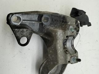 крепление стабилизатора / втулки стабилизатора Volkswagen Passat B5 [рестайлинг] 2001, 1.6 л., бензин, МКПП, синий, седан, 4B0199352B