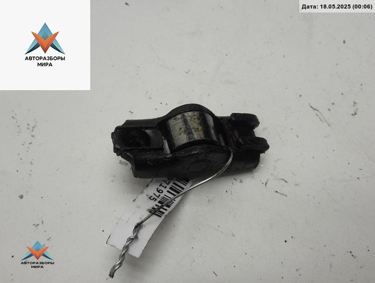 коромысло клапана (рокер) Volkswagen Bora 1 поколение 2001, 1.6 л., бензин, МКПП, синий, седан, AZD - фото №1