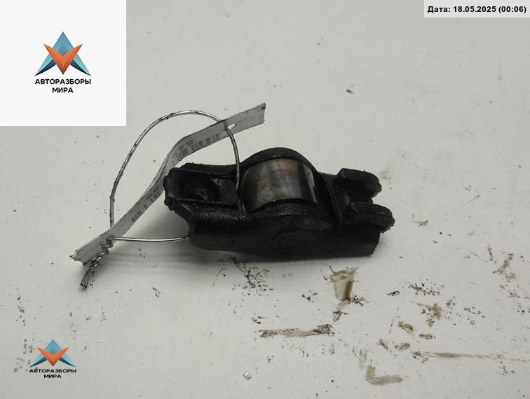 коромысло клапана (рокер) Volkswagen Bora 1 поколение 2001, 1.6 л., бензин, МКПП, синий, седан, AZD - фото №1