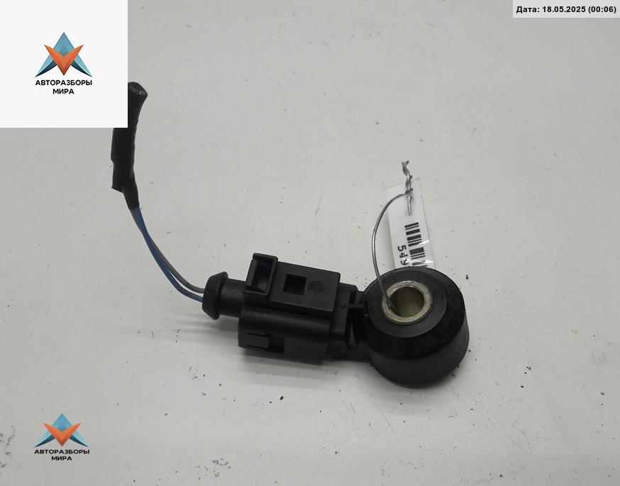 датчик детонации Volkswagen Bora 1 поколение 2001, 1.6 л., бензин, МКПП, синий, седан - фото №1