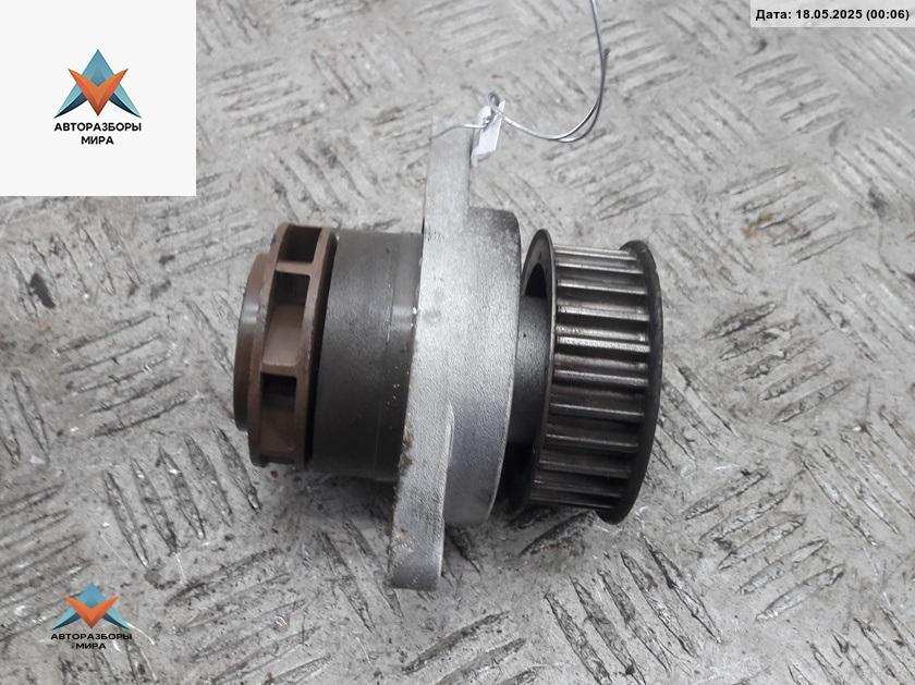 насос антифриза дополнительный Volkswagen Bora 1 поколение 2001, 1.6 л., бензин, МКПП, синий, седан - фото №1