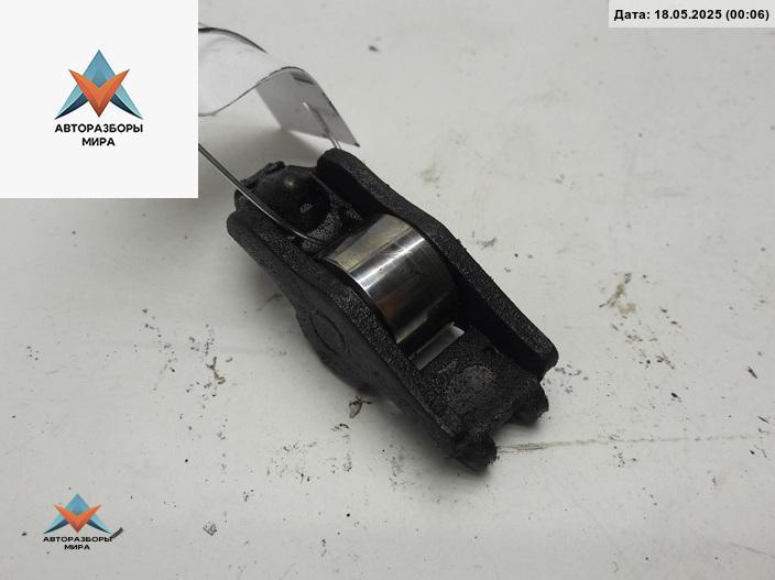 коромысло клапана (рокер) Volkswagen Bora 1 поколение 2001, 1.6 л., бензин, МКПП, синий, седан, AZD - фото №1