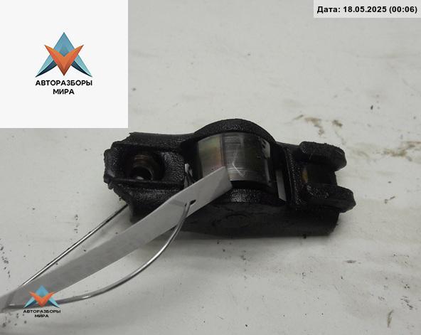 коромысло клапана (рокер) Volkswagen Bora 1 поколение 2001, 1.6 л., бензин, МКПП, синий, седан, AZD - фото №1