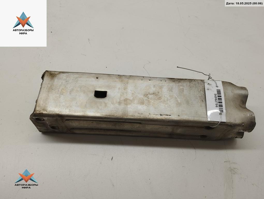 кронштейн переднего бампера Audi A6 4F/C6 2004, 3.2 л., бензин, АКПП, чёрный, седан, 4F0807133 - фото №1