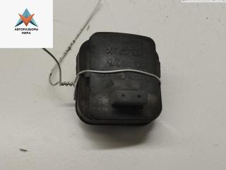 кронштейн радиатора Audi A4 B5 1995, 1.6 л., бензин, МКПП, красный, седан, 8D0121276