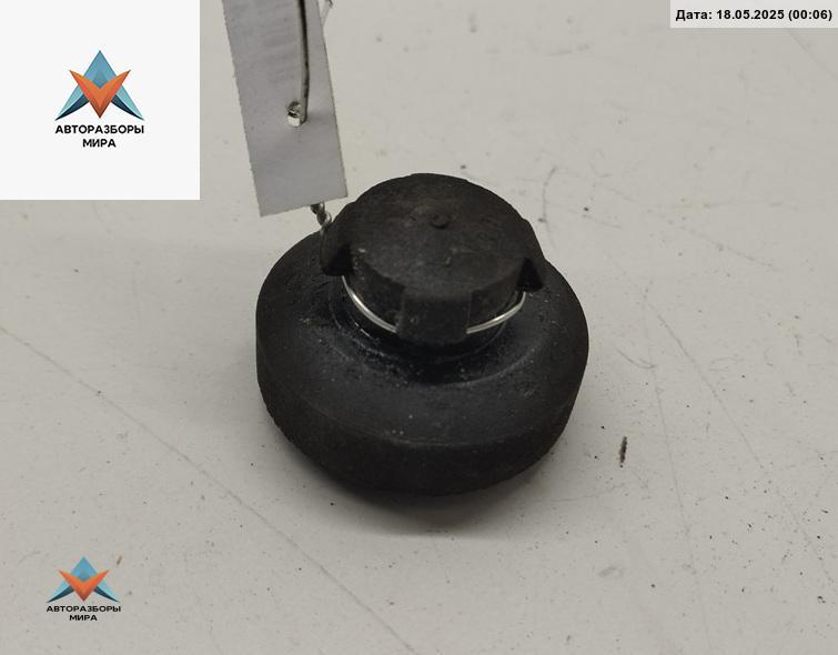 кронштейн радиатора Audi A6 4F/C6 2004, 3.2 л., бензин, АКПП, чёрный, седан, 8D0121276 - фото №1