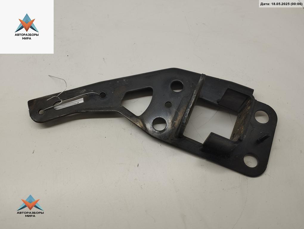 кронштейн переднего бампера Audi A6 4F/C6 2004, 3.2 л., бензин, АКПП, чёрный, седан, 4F0805500 - фото №1