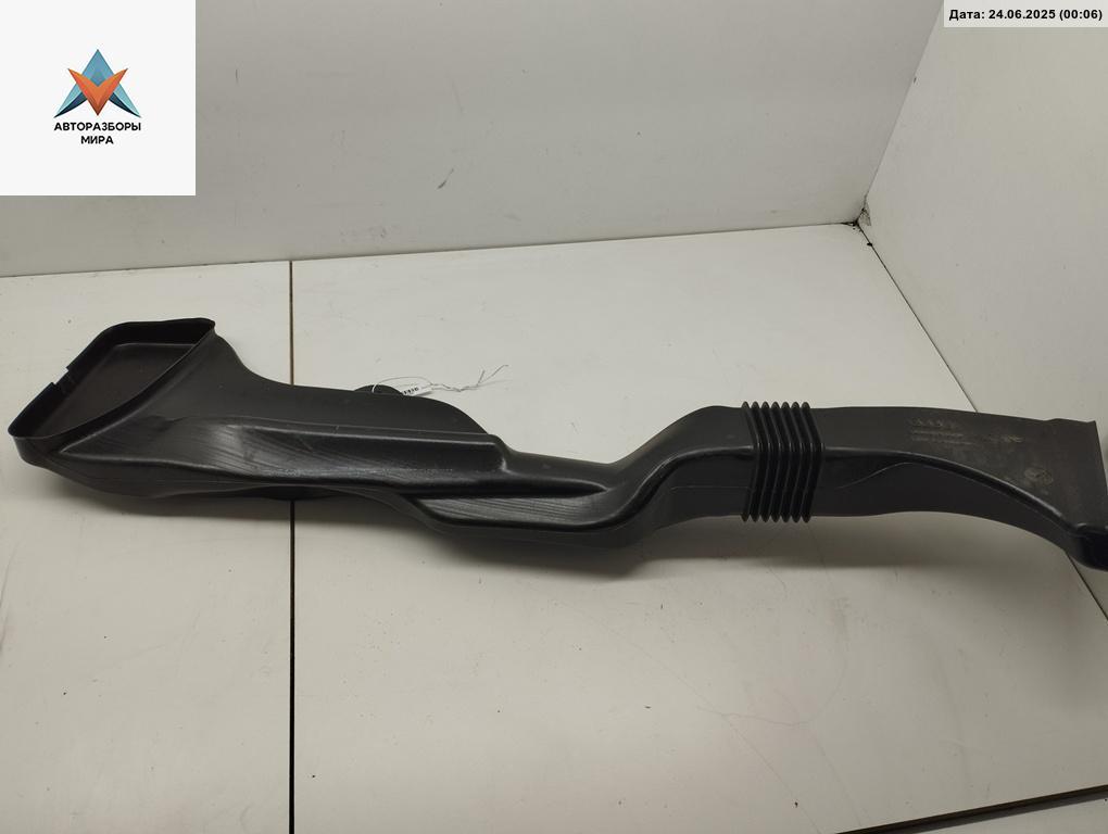 воздуховод Audi A8 D2/4D 1998, 4.2 л., бензин, АКПП, синий, седан, 4D0819870 - фото №1