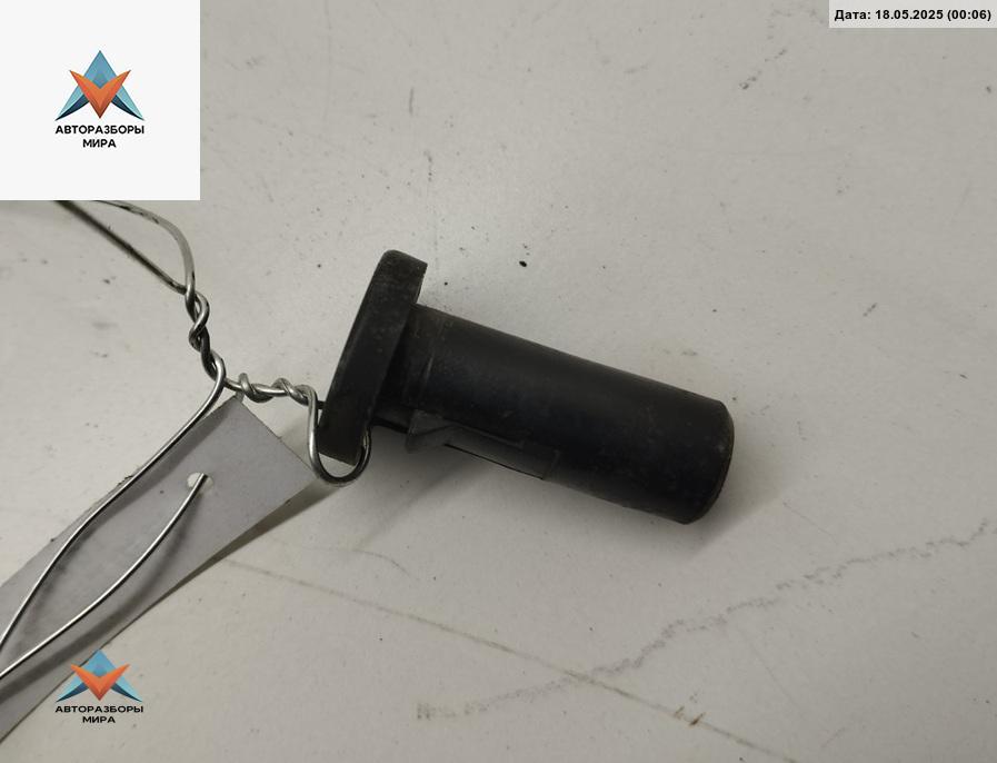 кронштейн радиатора Audi A6 4F/C6 2004, 3.2 л., бензин, АКПП, чёрный, седан, 8D0121200 - фото №1