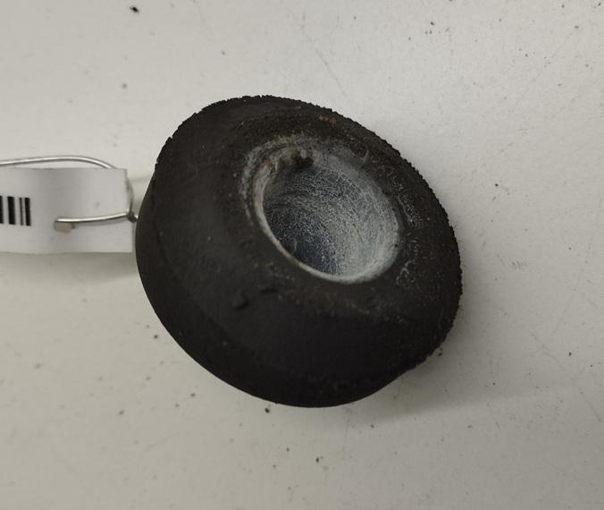 кронштейн радиатора Audi A4 B5 1995, 1.6 л., бензин, МКПП, красный, седан, 8D0121275