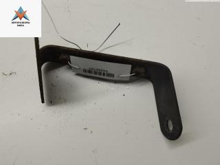 кронштейн (крепление) Audi A4 B5 1995, 1.6 л., бензин, МКПП, красный, седан
