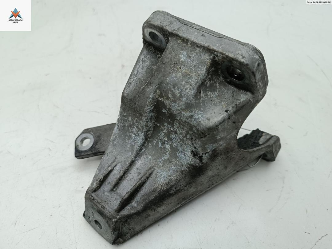 кронштейн двигателя Audi A4 B6 2002, 2.5 л., дизель, АКПП, серый, универсал, 8E0199308J - фото №1