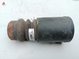 пыльник и отбойник амотртизатора Audi A4 B5 1997, 1.6 л., бензин, МКПП, чёрный, универсал, 8D412131F