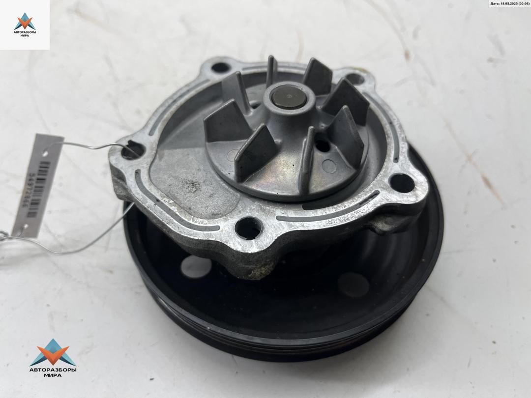 насос антифриза дополнительный Suzuki Liana 1 поколение 2002, 1.6 л., бензин, МКПП, серый, хетчбэк 5 дв. - фото №1