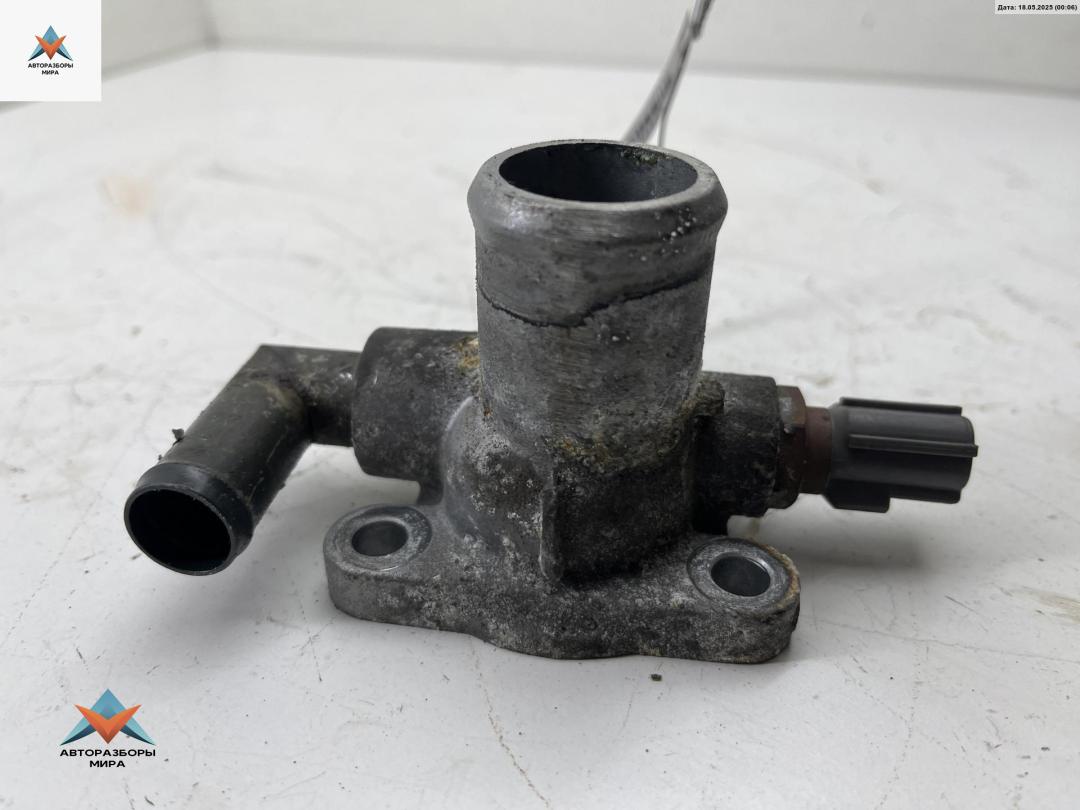 фланец (тройник) системы охлаждения Suzuki Liana 1 поколение 2002, 1.6 л., бензин, МКПП, серый, хетчбэк 5 дв. - фото №1