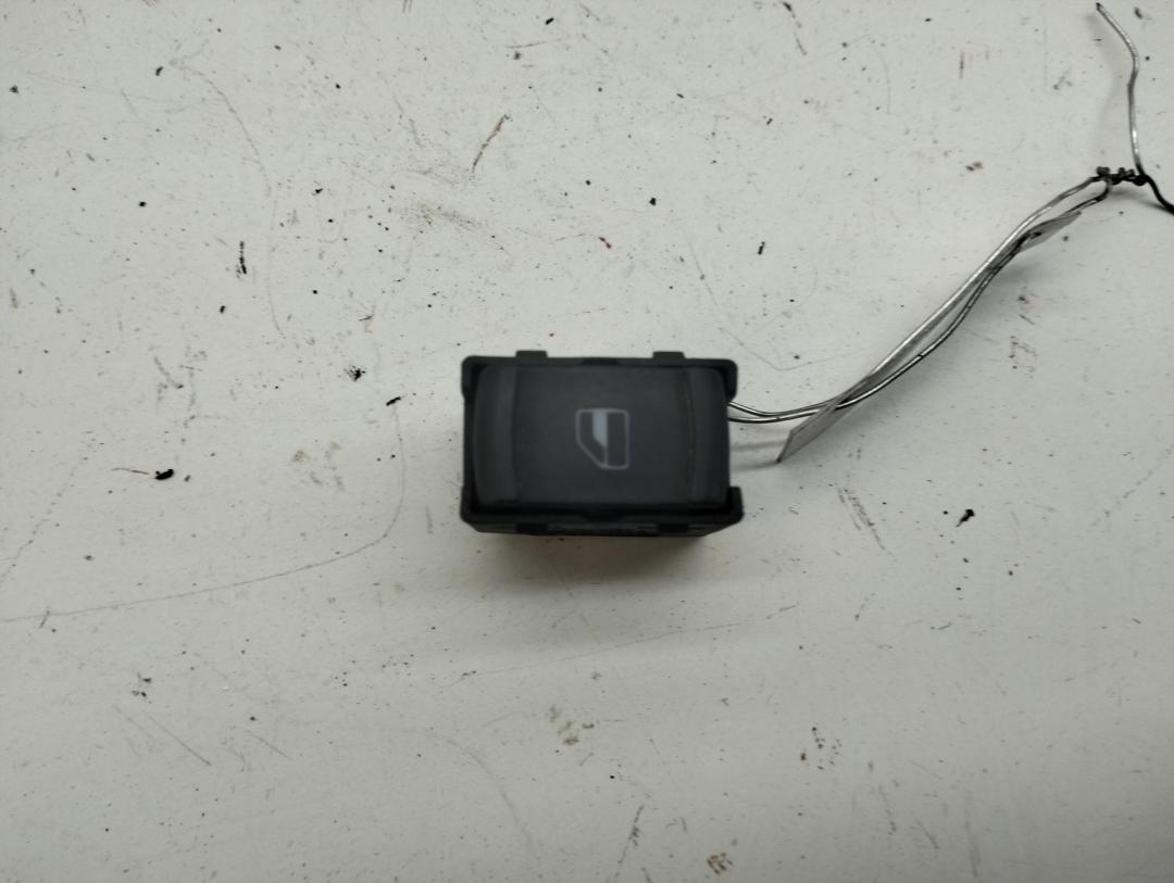 кнопка стеклоподъемника заднего левого Volkswagen Passat B5 1998, 1.9 л., дизель, МКПП, синий, седан, 3B0959855B