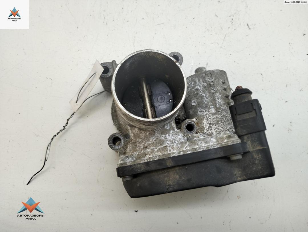 заслонка дроссельная Skoda Fabia 2 поколение (5J) 2009, 1.2 л., бензин, МКПП, серый, универсал, 03D133062E - фото №1