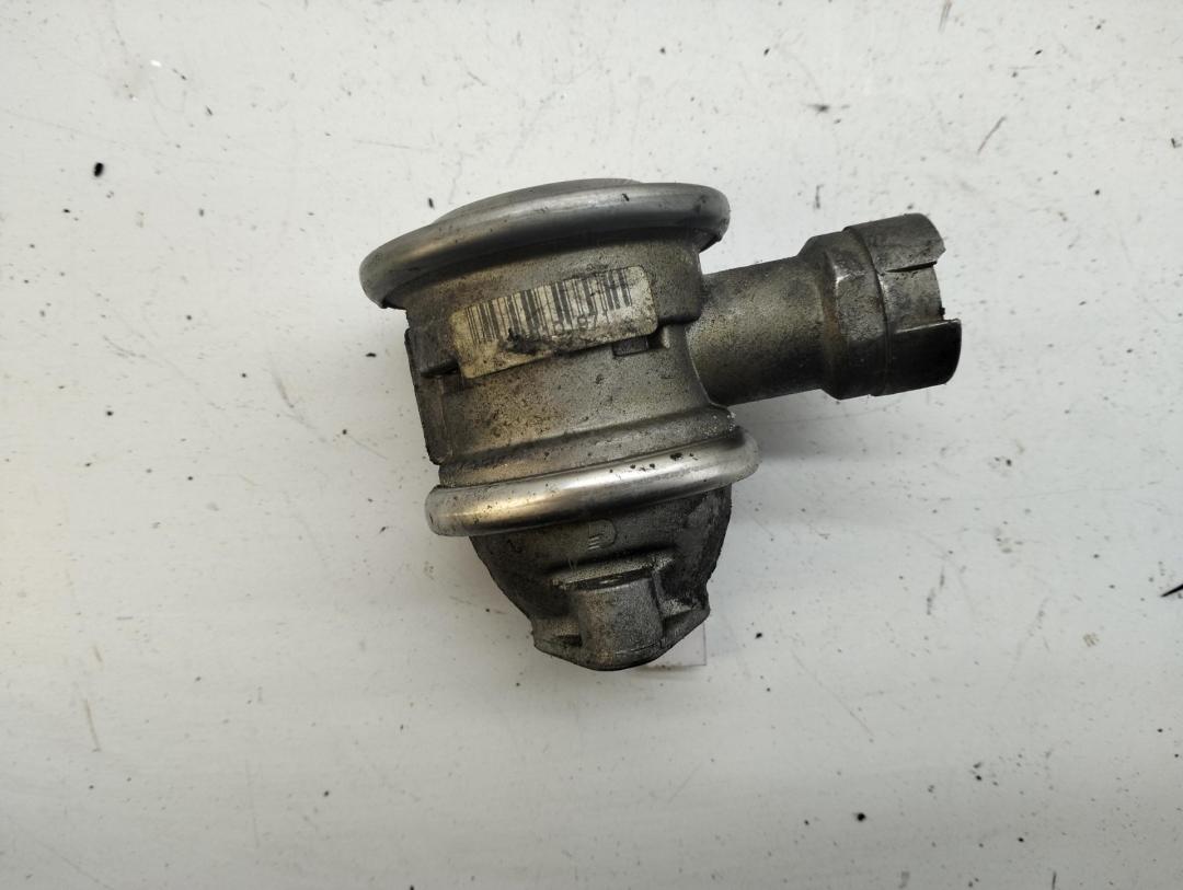 клапан EGR Volkswagen Passat B5+ (GP) 2001, 2.0 л., бензин, МКПП, серый, седан, 06B131351A