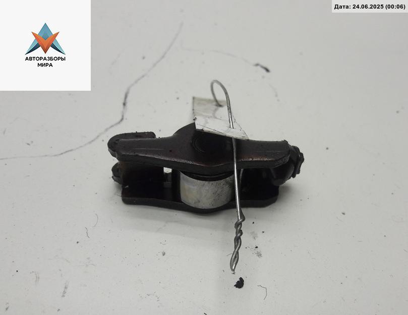 коромысло клапана (рокер) Volkswagen Golf 4 поколение 2001, 1.4 л., бензин, МКПП, серый, хетчбэк 5 дв., AXP - фото №1