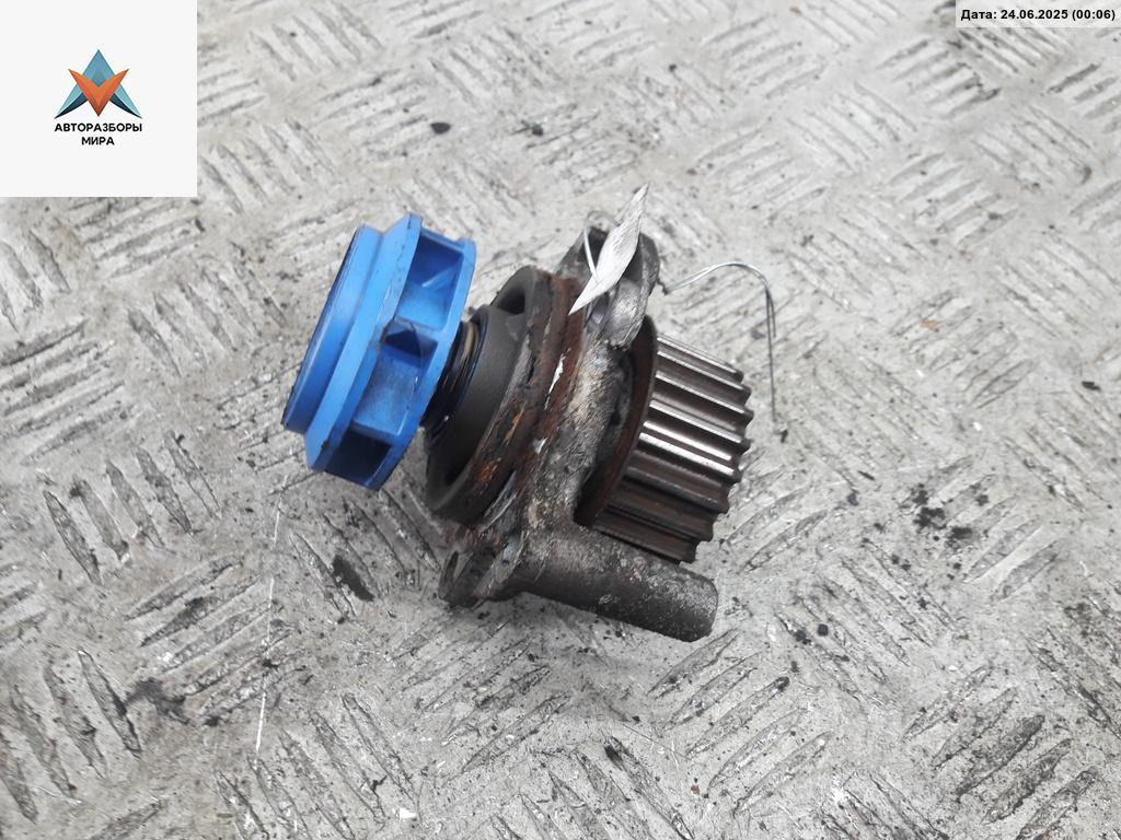 насос антифриза дополнительный Volkswagen Golf 4 поколение 1998, 2.0 л., бензин, АКПП, серый, хетчбэк 5 дв. - фото №1