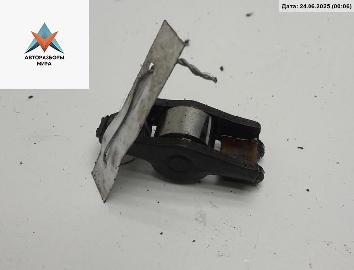 коромысло клапана (рокер) Volkswagen Golf 4 поколение 2001, 1.4 л., бензин, МКПП, серый, хетчбэк 5 дв., AXP - фото №1