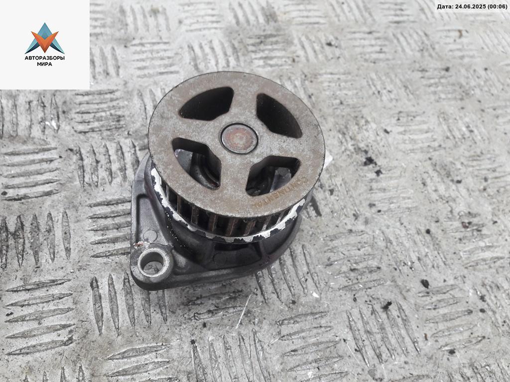 насос антифриза дополнительный Volkswagen Golf 4 поколение 2001, 1.4 л., бензин, МКПП, серый, хетчбэк 5 дв. - фото №1