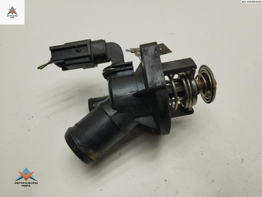 корпус термостата Ford Mondeo 3 поколение 2002, 2.0 л., бензин, АКПП, серый, седан, 1S7G8575AJ - фото №1