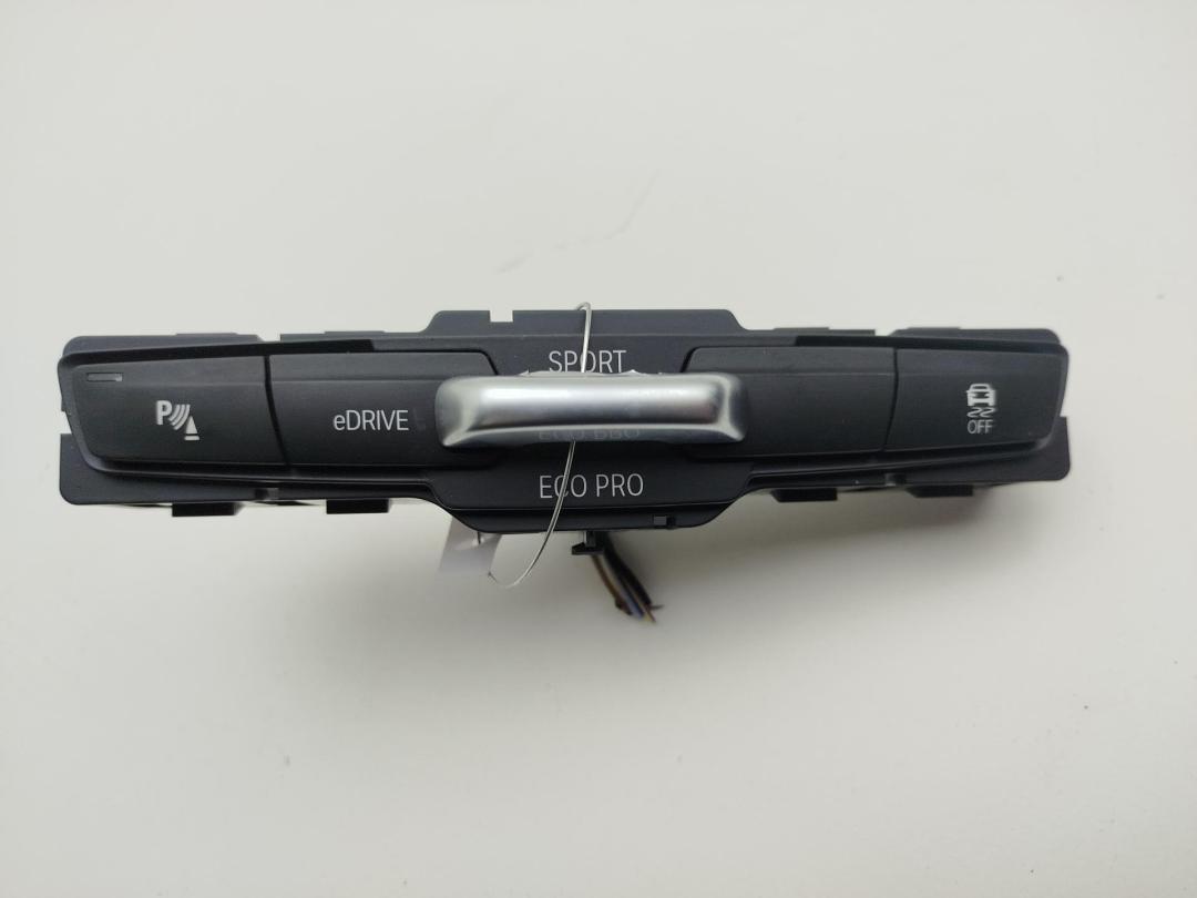 кнопка (выключатель) BMW 2 Tourer F45/F46 2019, 1.5 л., гибрид, АКПП, чёрный, минивэн, 61319392809, 9392809 - фото №1