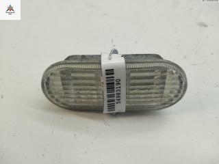 повторитель передний правый Volkswagen Passat B5 1998, 1.6 л., бензин, МКПП, зелёный, универсал, 1J5949117