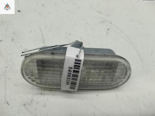 повторитель передний правый Volkswagen Passat B5 1998, 1.8 л., бензин, МКПП, красный, универсал, 1J5949117A