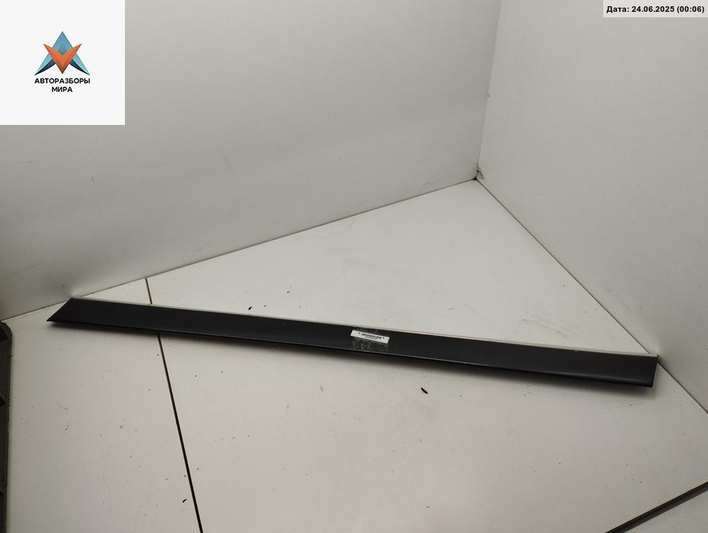 молдинг двери задней левой Audi A8 D2/4D 1998, 4.2 л., бензин, АКПП, синий, седан, 4D0853901 - фото №1