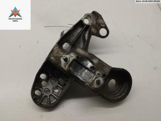 крепление стабилизатора / втулки стабилизатора Audi A4 B5 1996, 2.6 л., бензин, АКПП, серый, седан, 8D0199351H