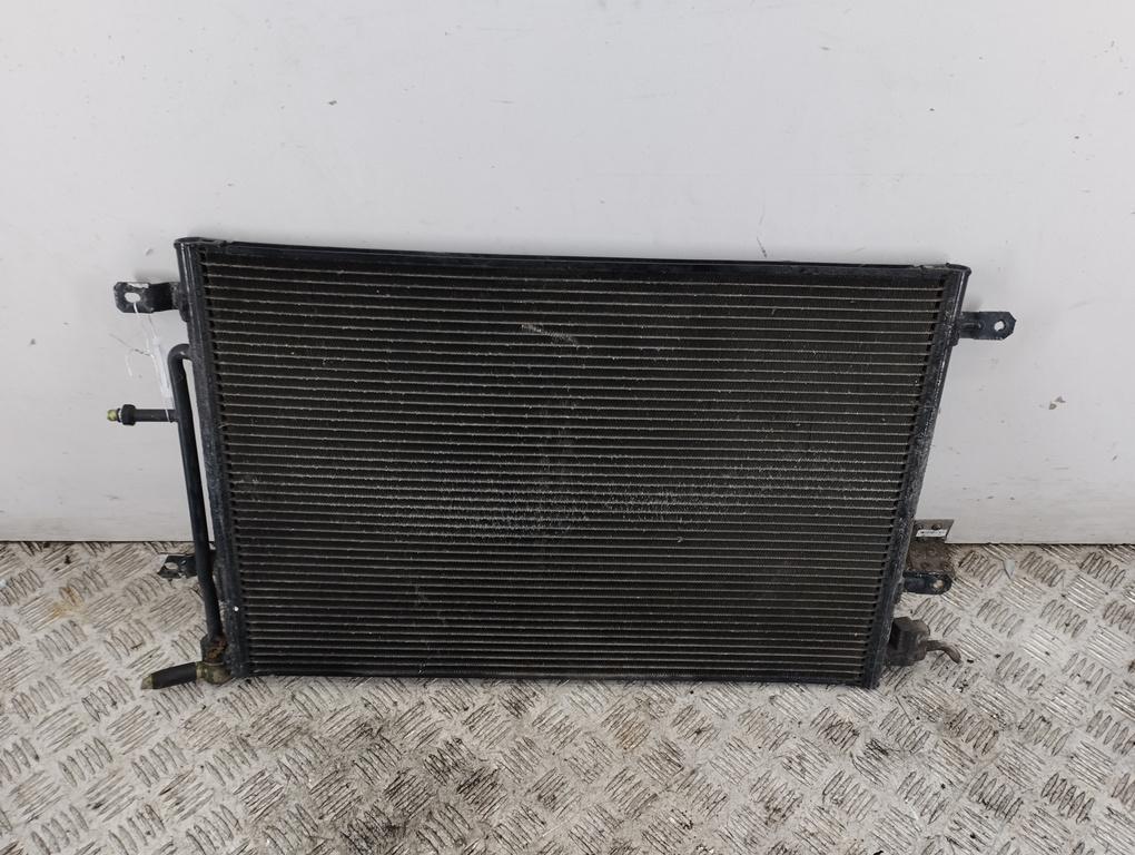 радиатор кондиционера Audi A4 B7 2005, 2.0 л., бензин, МКПП, серый, универсал, 8E026040L