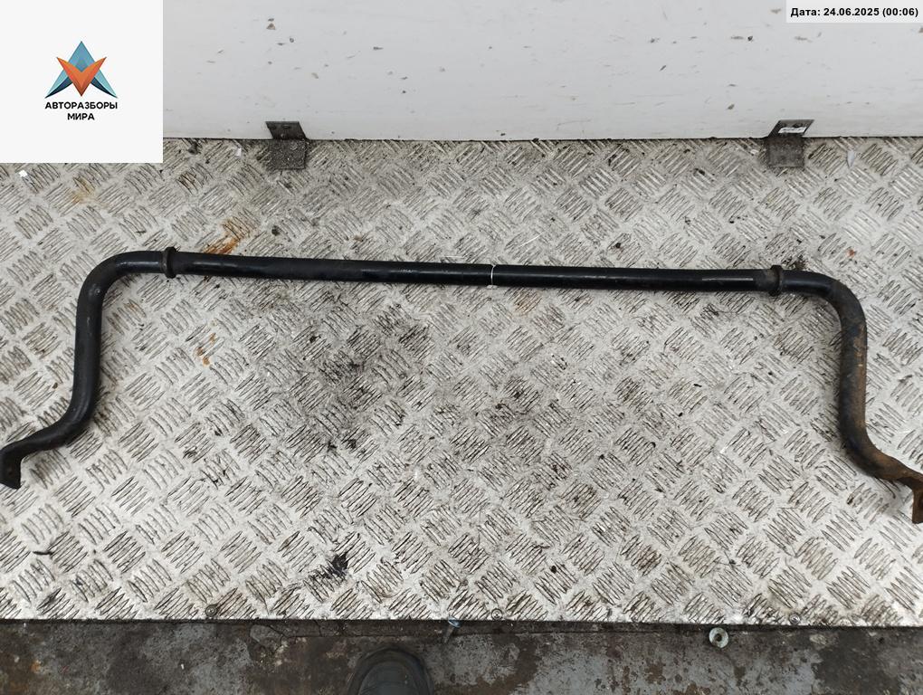 стабилизатор подвески передний Audi A4 B5 1996, 2.6 л., бензин, АКПП, серый, седан - фото №1