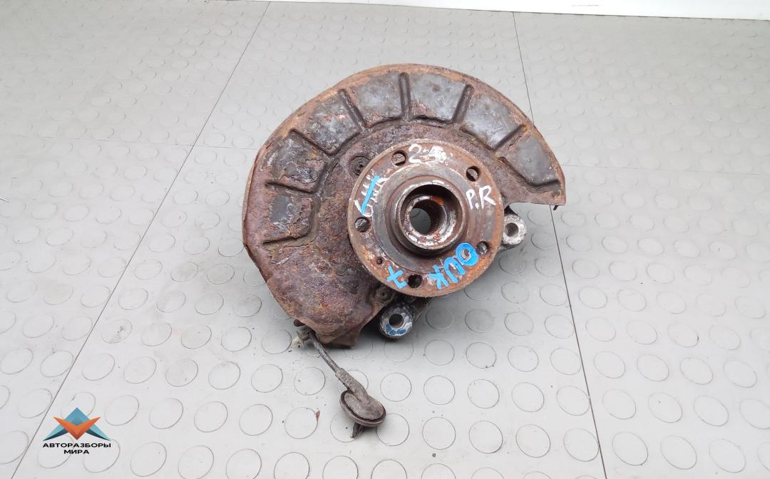 ступица передняя правая Volkswagen Passat B7 2011, 1.6 л., дизель, МКПП, седан - фото №1